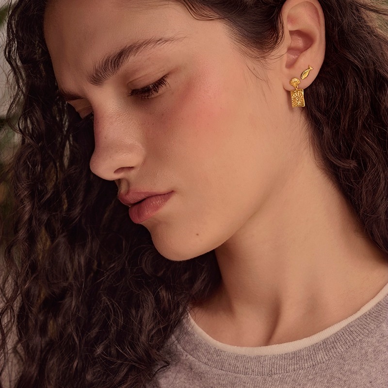 Ruta øreringe i forgyldt sølv med zirconia